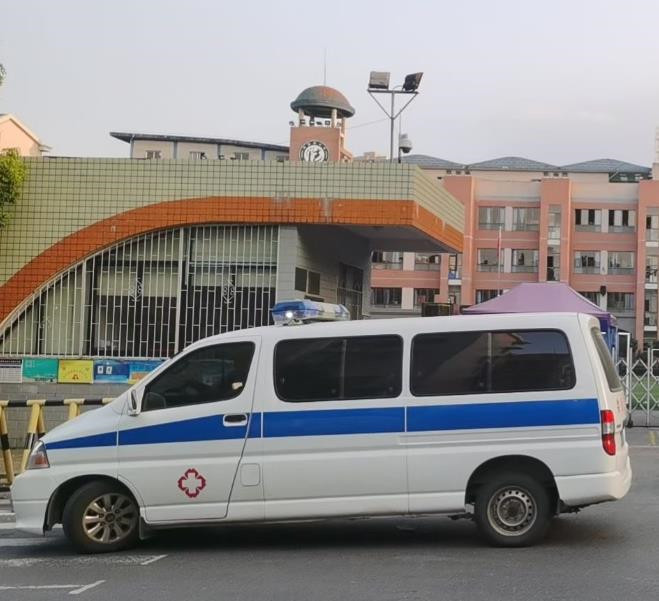 宿松救护车出租护送骨折病人一公里多少钱